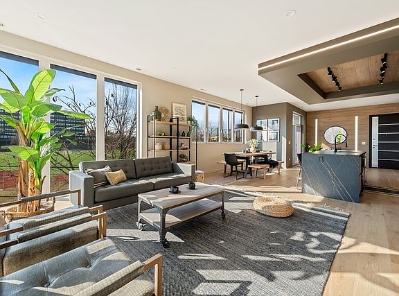 2nd image of 1300 N Claremont Ave #2
