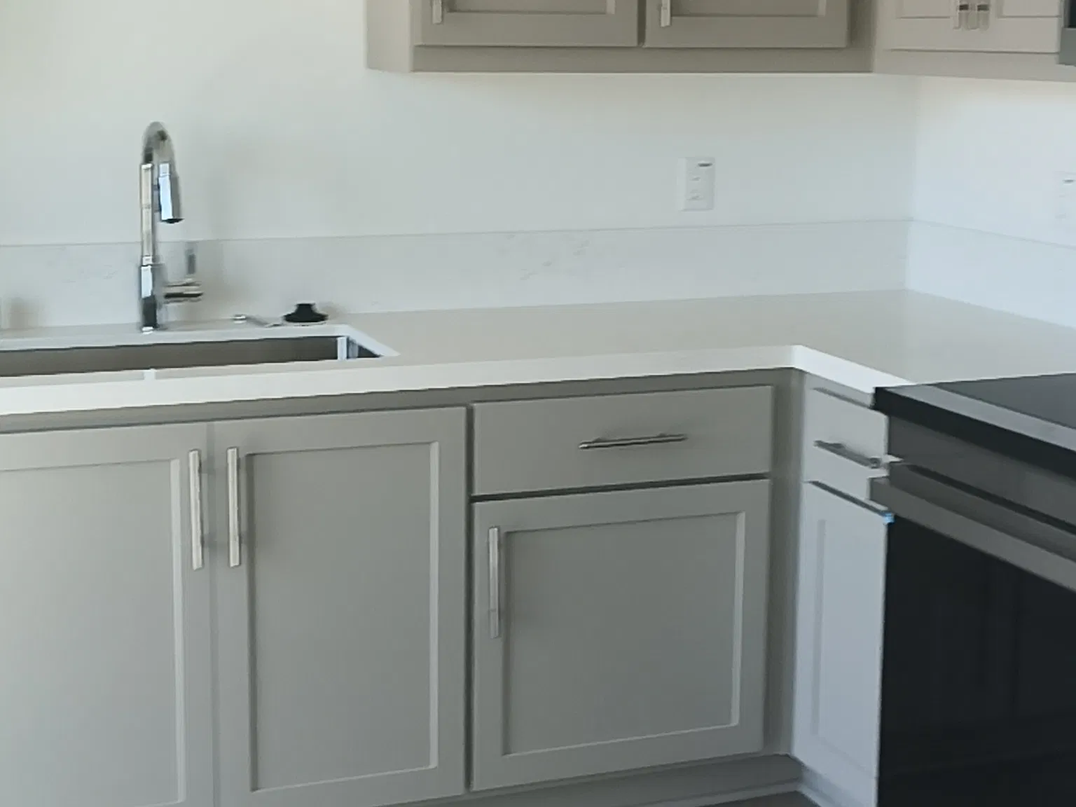 1 bed, 800 sqft, $2,200 — Photo 3