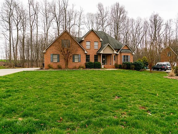 2nd image of 1292 Ashburn Dr