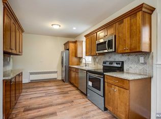 128 Tenafly Rd, Englewood, NJ 07631