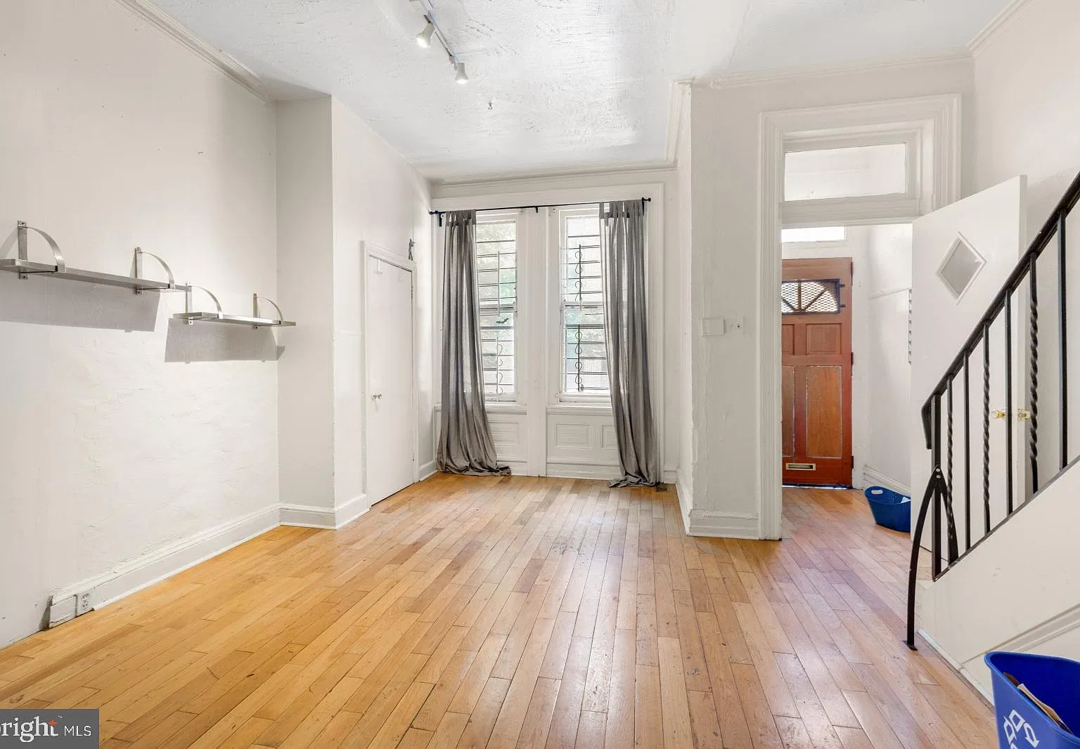 7 bed, 3.0 bath, 2040 sqft, $4,600 — Photo 4