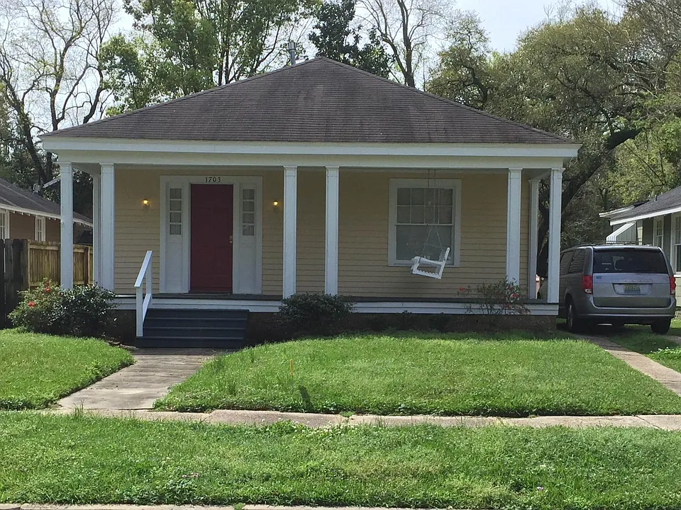 1703 Laurel St