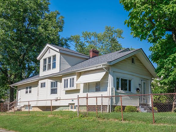 2nd image of 1422 Cedar Ave