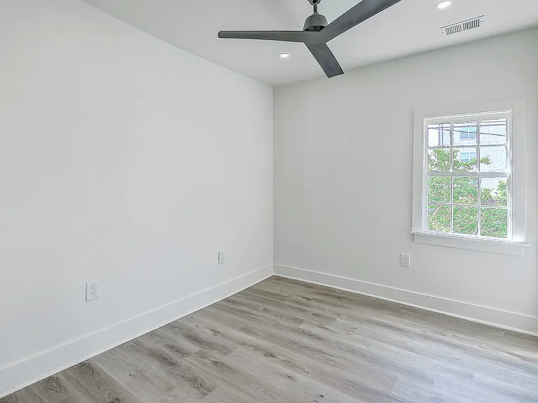 68 Lee St #B — Photo 11