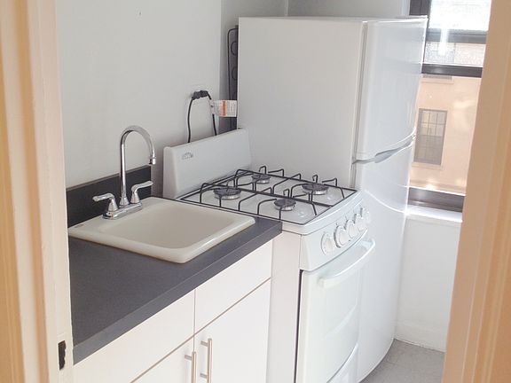 2nd image of 137 E 38th St APT 5B