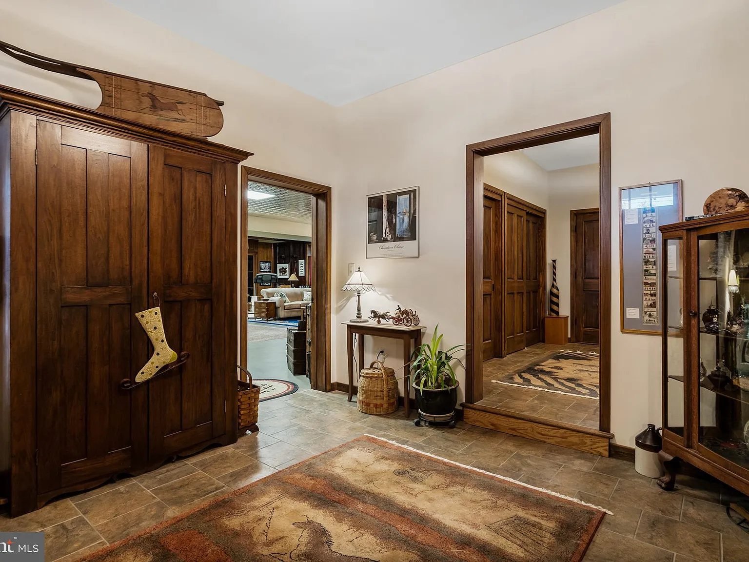 5 bed, 4.5 bath, 7140 sqft, $5,000 — Photo 4