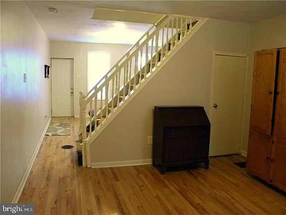 4th image of 2565 Trenton Ave