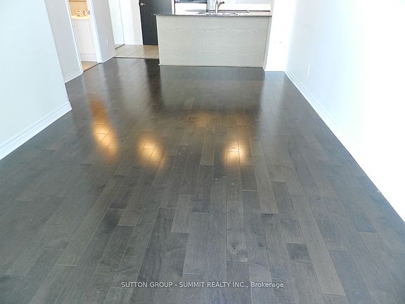 5th image of 3504 Hurontario St #1003