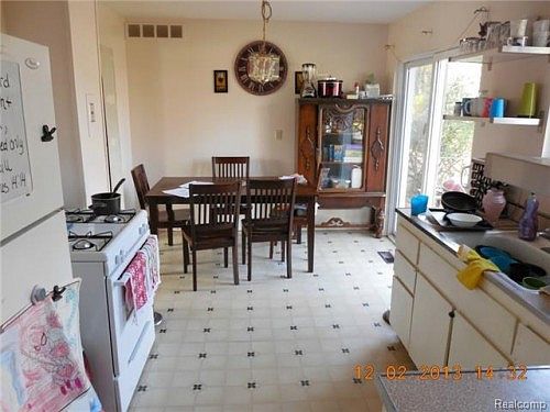 5th image of 23106 Montclair Dr