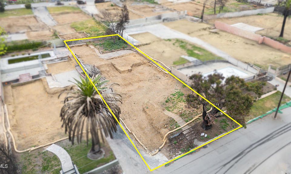 1st image of 267 E Las Flores Dr