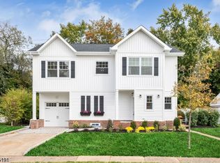 7 Bryson Rd, Fair Lawn, NJ 07410