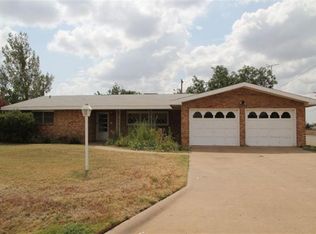 517 W 1st St, Hale Center, TX 79041