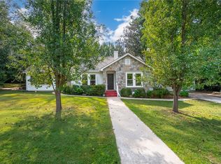 700 Gaines St, Central, SC 29630