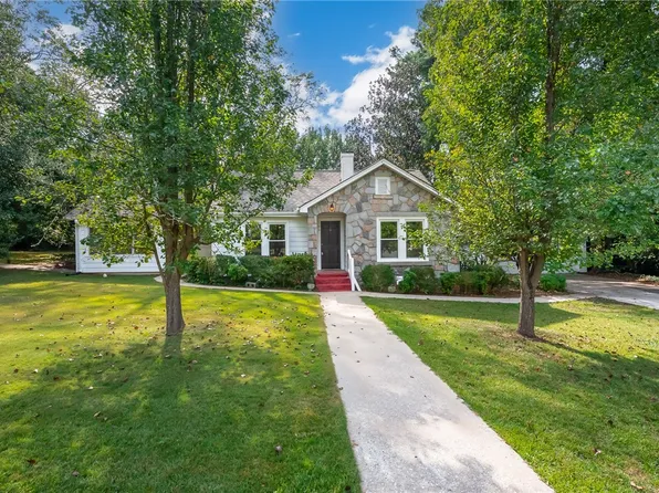 700 Gaines St, Central, SC 29630