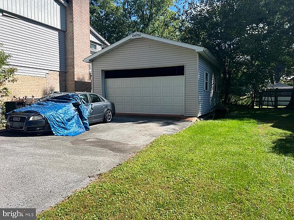2nd image of 2505 Jonathan Rd