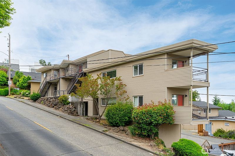 2nd image of 650 W Bertona Street