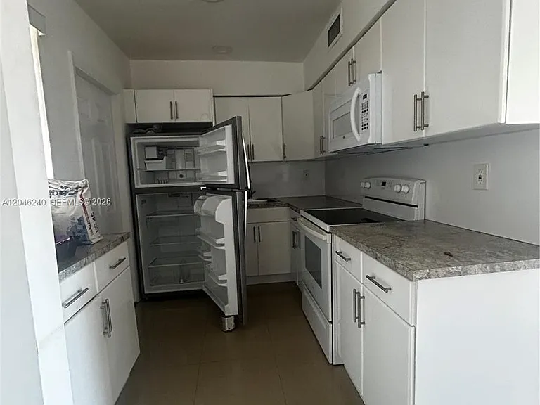 2880 NE 203rd St #B25 — Photo 11