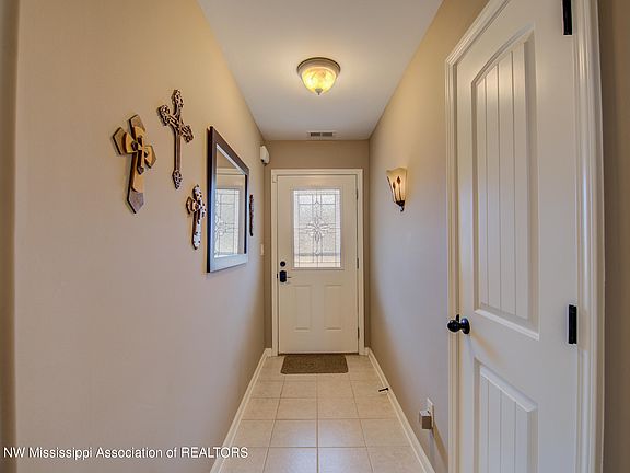 2nd image of 966 Woodburne Pl