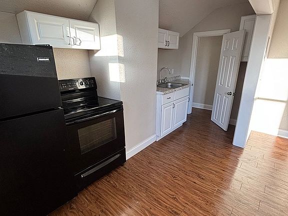 2nd image of 829 W Pershing St APT C