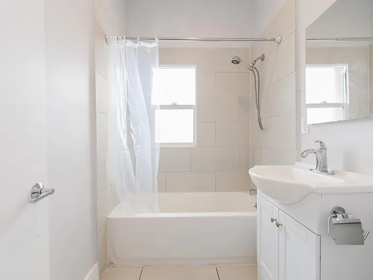 Bathroom - Studio