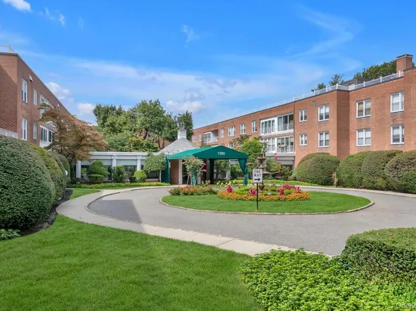 1390 Broadway #119, Hewlett, NY 11557