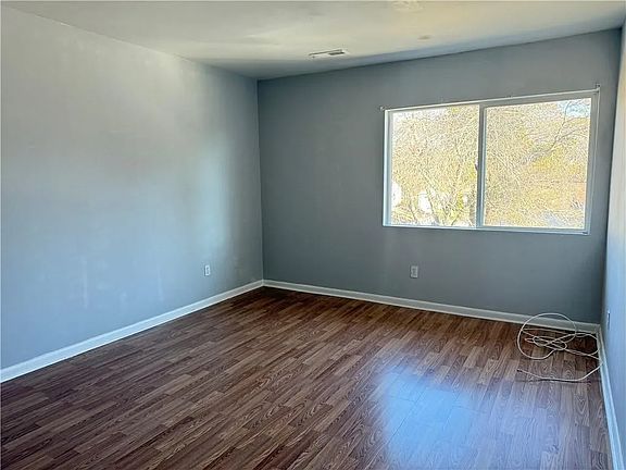 5th image of 132 Fordson Ave APT 12