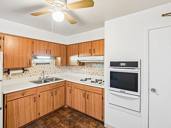 5th image of 8997 Kennedy Dr APT 2E