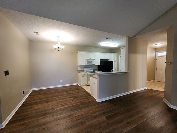 4th image of 3109 Wisteria Ln Unit 201