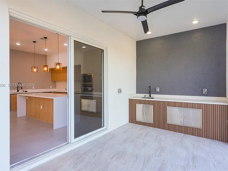5 SW 26th Pl — Photo 41