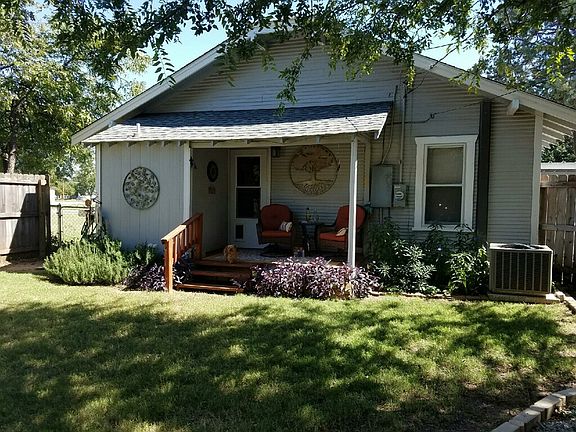 2nd image of 850 Jeanette St