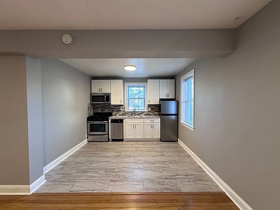 5th image of 81 S Highland Ave #C01