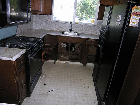 3rd image of 347 Wisteria Dr
