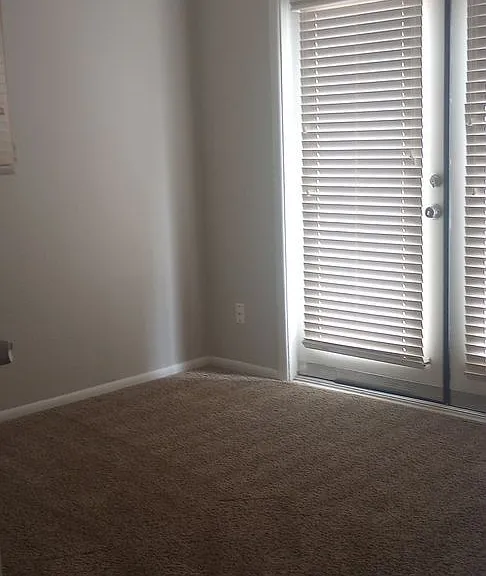 525 Oak St — Photo 13