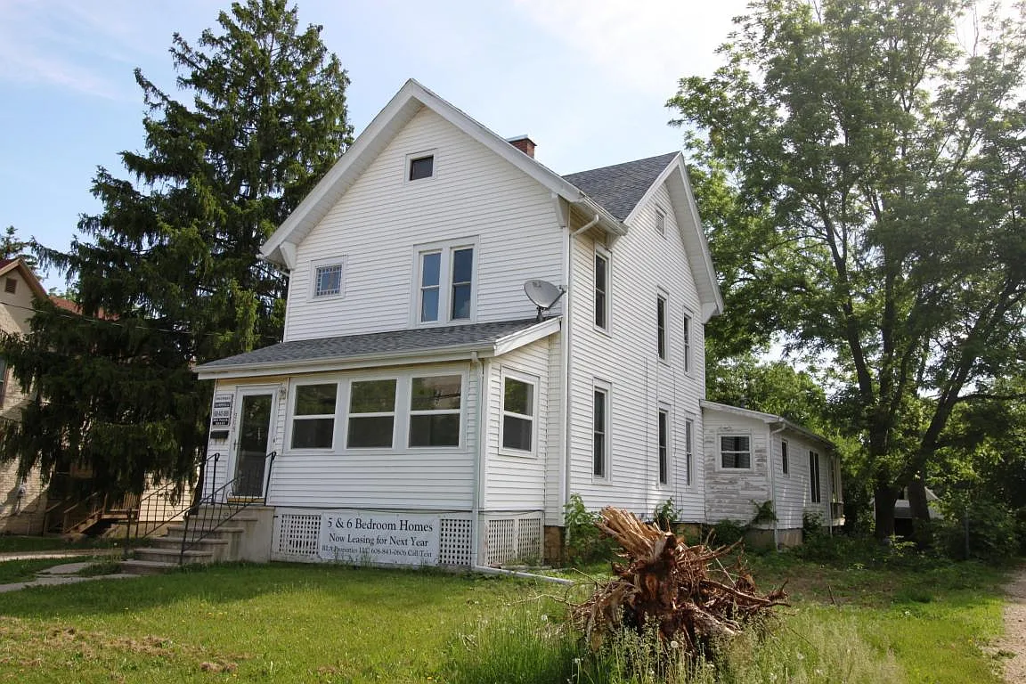209 N Prairie St photo 1