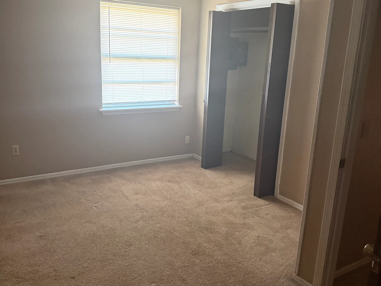 3 bed, 1.5 bath, 1066 sqft, $1,100 — Photo 3