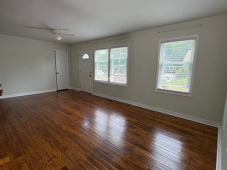 718 Florence Pl NW — Photo 10