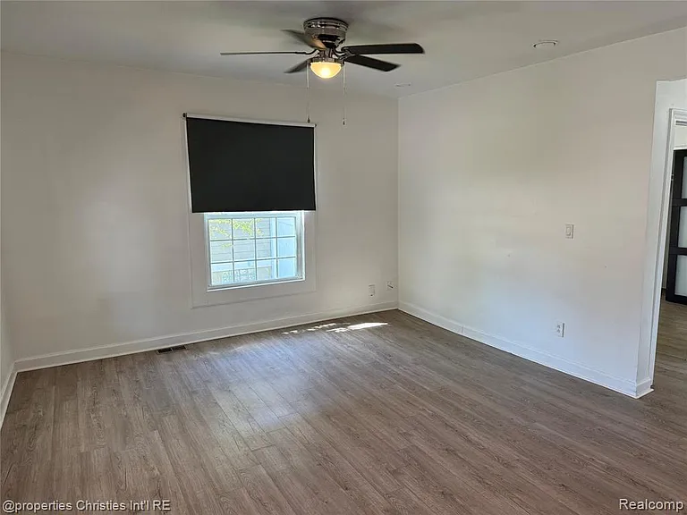 225 Fairgrove Ave — Photo 2