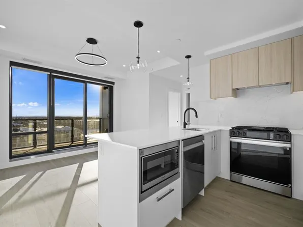 8375 S Broadcast Ave SW #701, Calgary, AB T3H 3V6