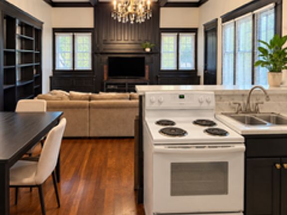 5th image of 2920 Rhodes Cir #A