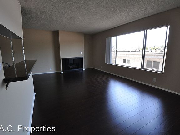 3rd image of 12241 Burbank Blvd APT 211