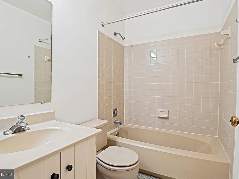 2885 Kelly Sq — Photo 11