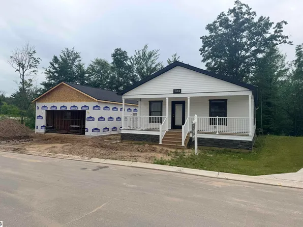 2103 Alta Vista Dr, Traverse City, MI 49686