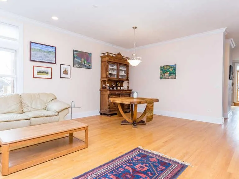 4113 N Southport Ave — Photo 8