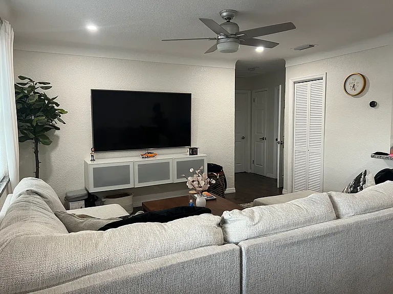 1000 Alcazar Way S — Photo 1