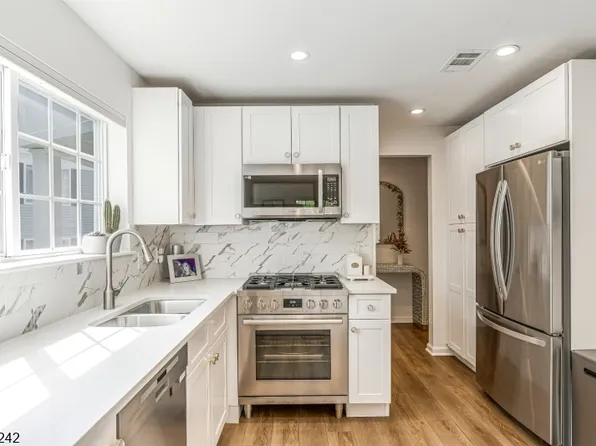 230 Riveredge Dr, Chatham Twp., NJ 07928