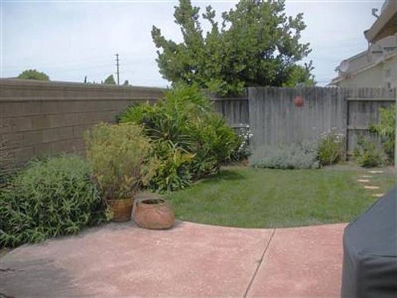 3rd image of 3520 Beretania Way