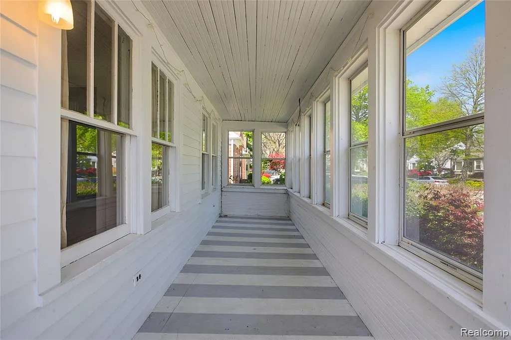 4 bed, 2.0 bath, 1959 sqft, $2,700 — Photo 4