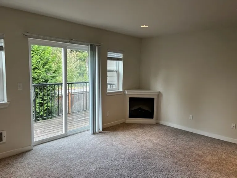 Modern 3 bedroom Townhomes with Garage — Photo 5