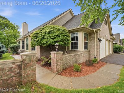 814 Whisperwood Dr, Fenton, MI, 48430