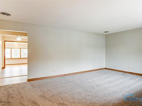 5th image of 2530 Greenacre Dr
